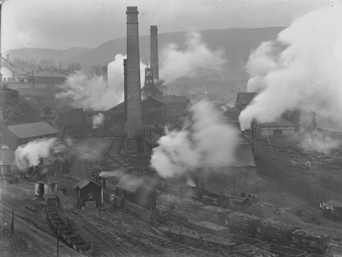 Cymmer Colliery, Porth, Rhondda Valley, South Wales, circa 1900 — the South Wales coalfields where the word tampin originated