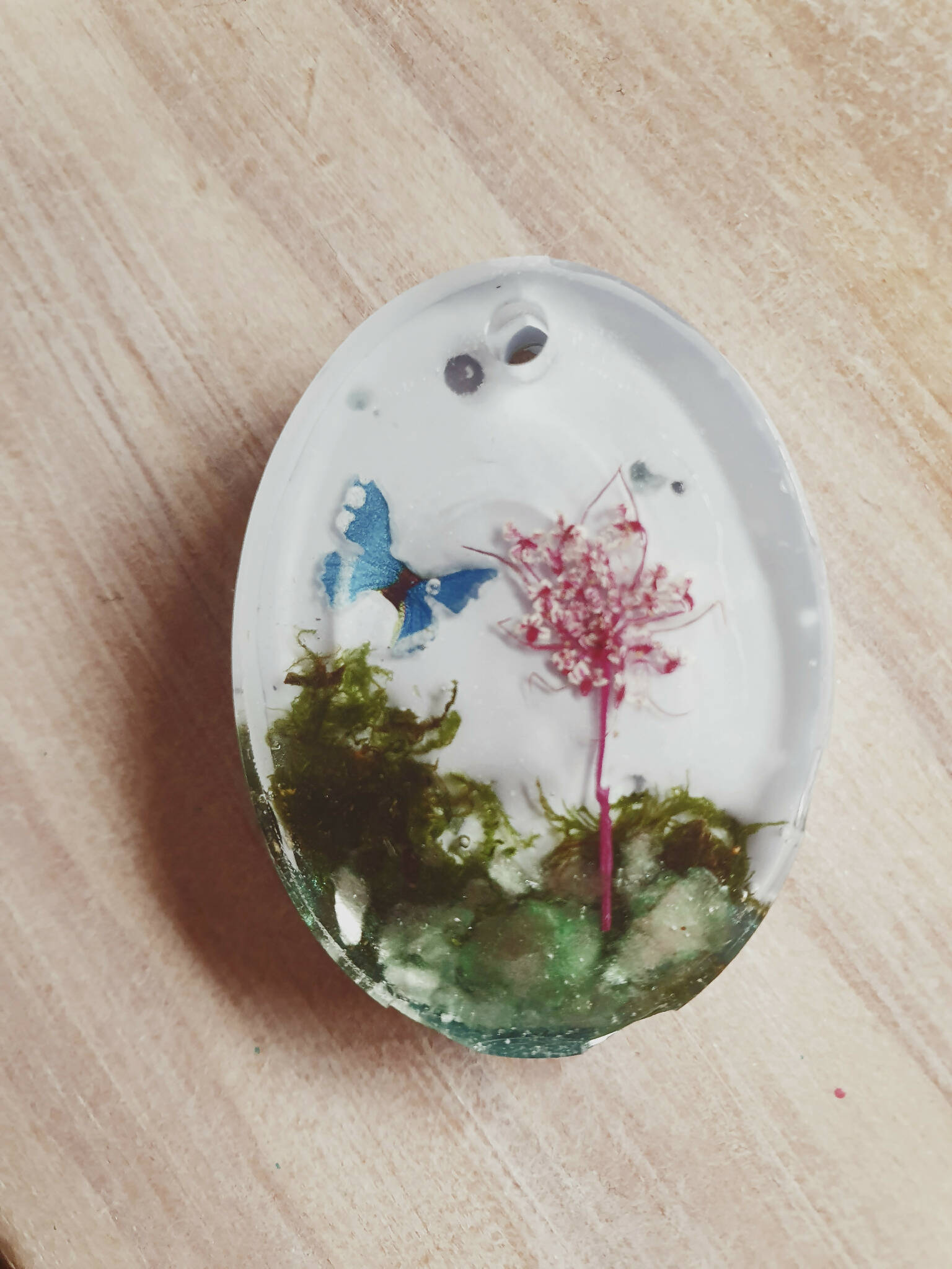 Ashes in resin pendants