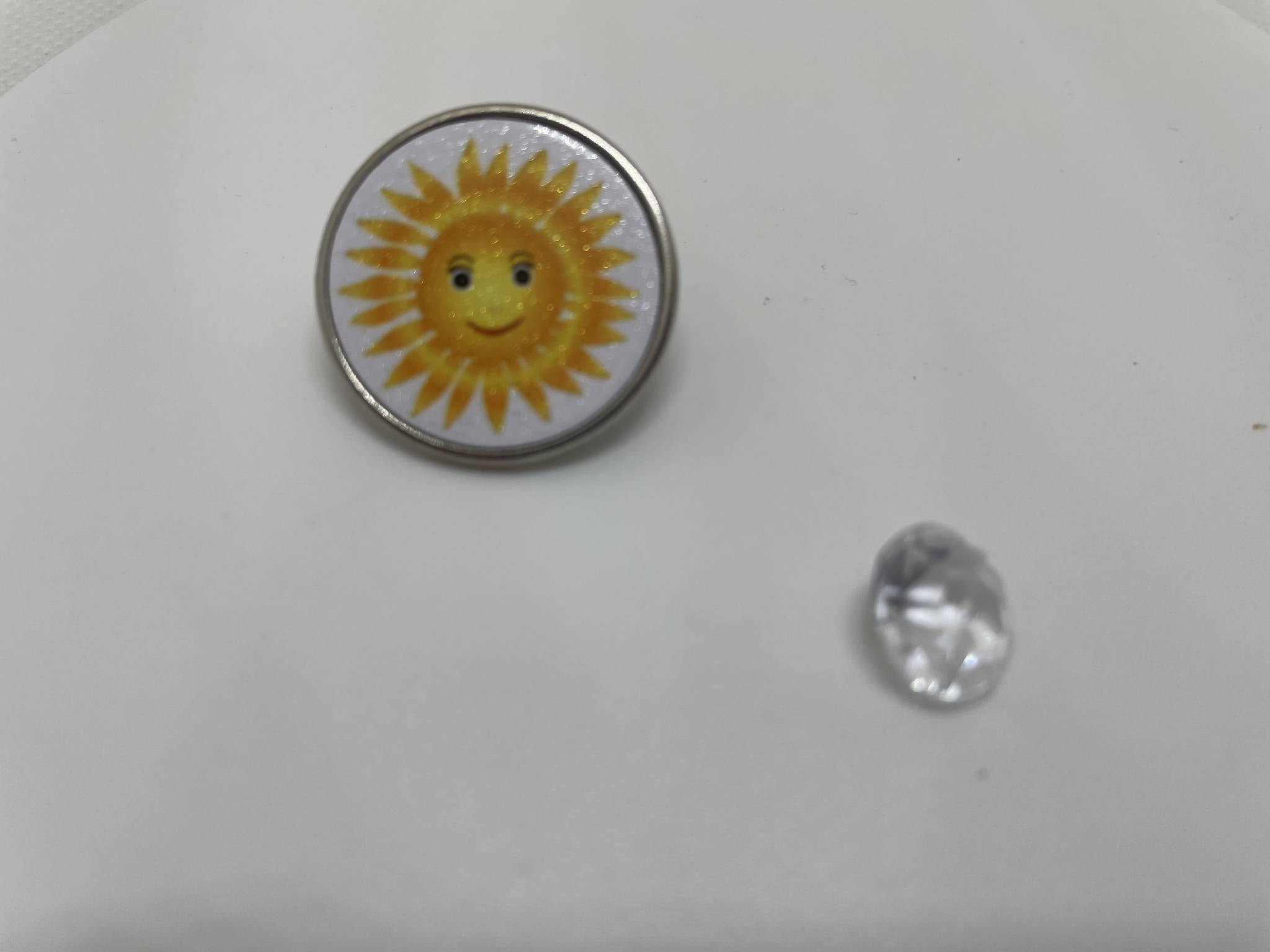 Mum or sun pin badge
