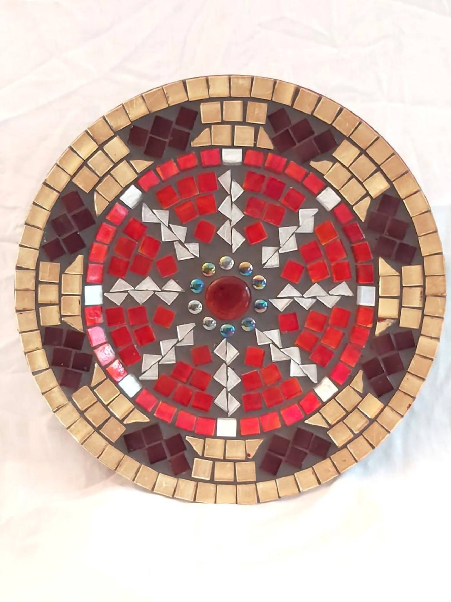 Mosaic plate gold and red
