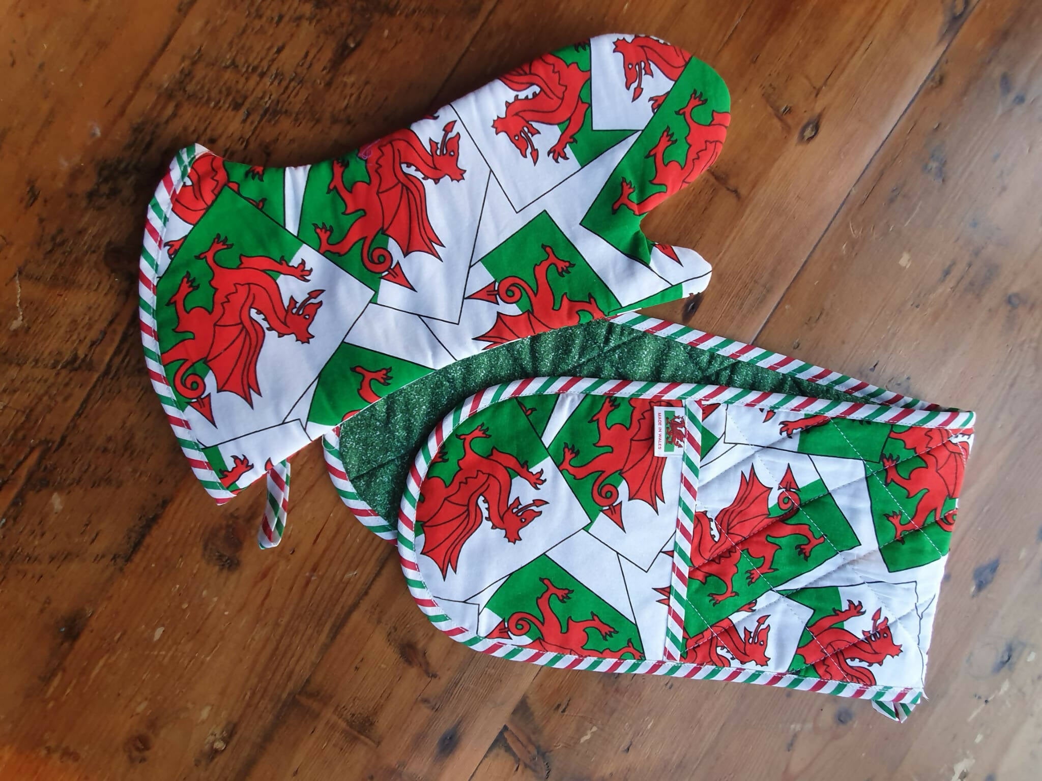 100% cotton fabric Welsh Dragon placemats and coasters